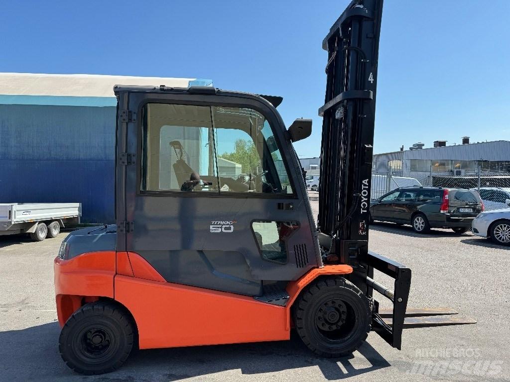 Toyota 8FBMT50 Elmotviktstruckar