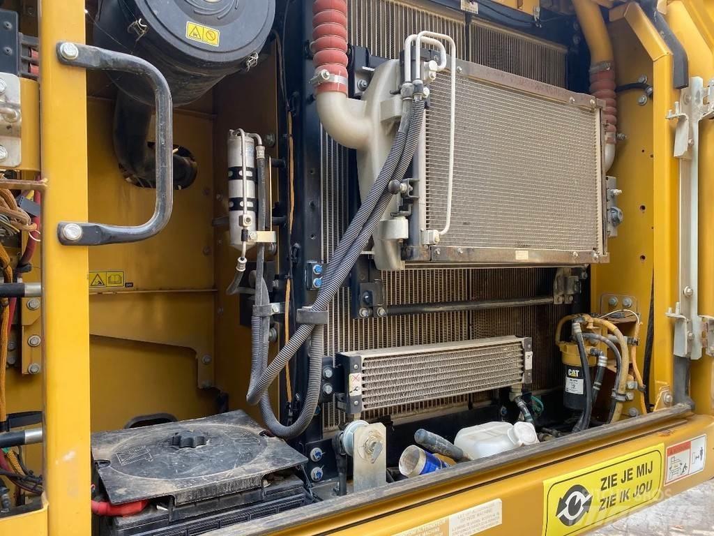 CAT 323E Bandgrävare