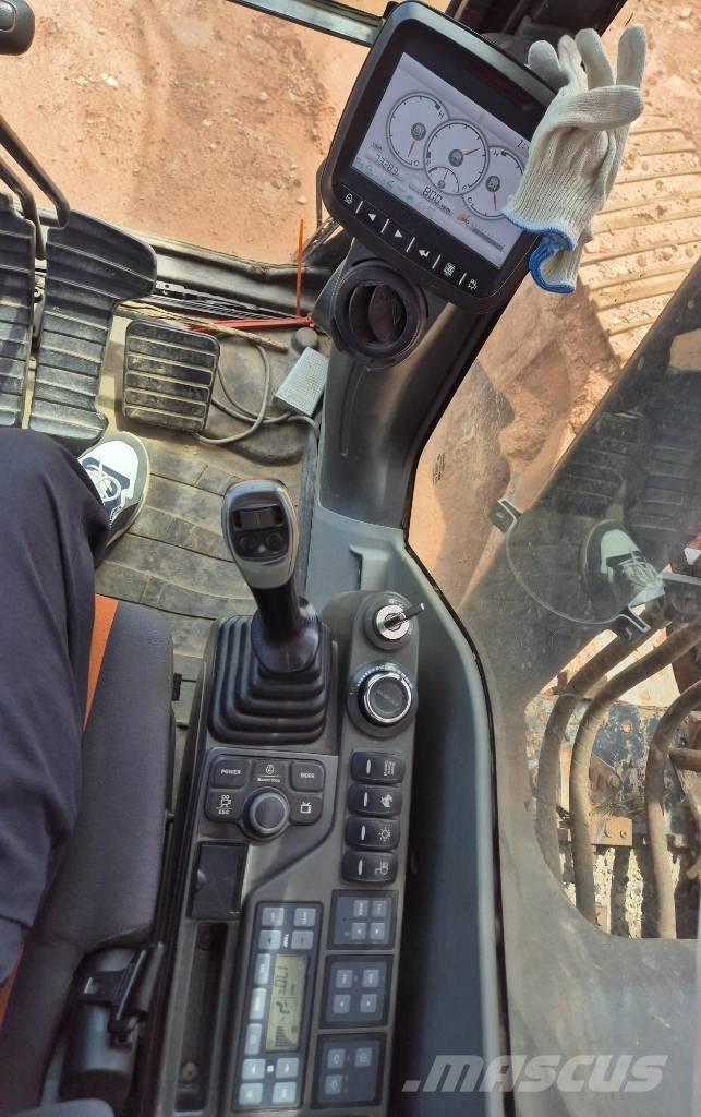 Doosan DX 300 LC-5 Bandgrävare