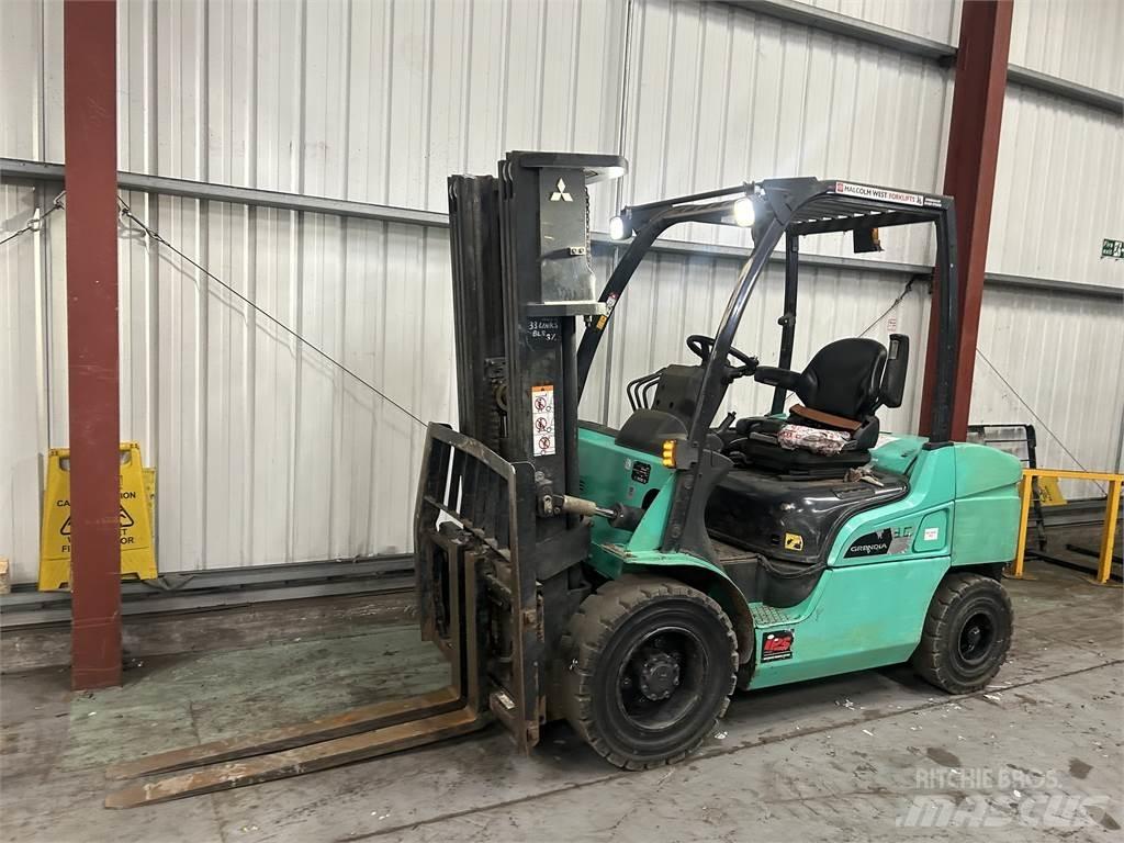 Mitsubishi FD30NT Dieselmotviktstruckar