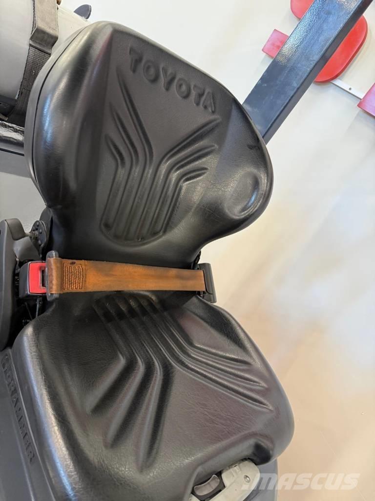 Toyota 11051 - 8FBE15T Elmotviktstruckar