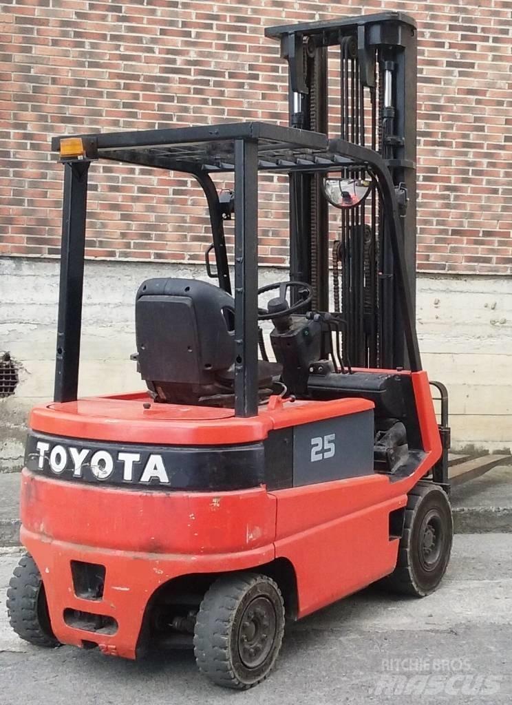 Toyota FBMF25 Elmotviktstruckar