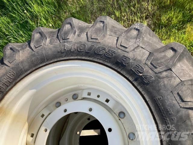 Trelleborg 440/65R24 Däck, hjul och fälgar