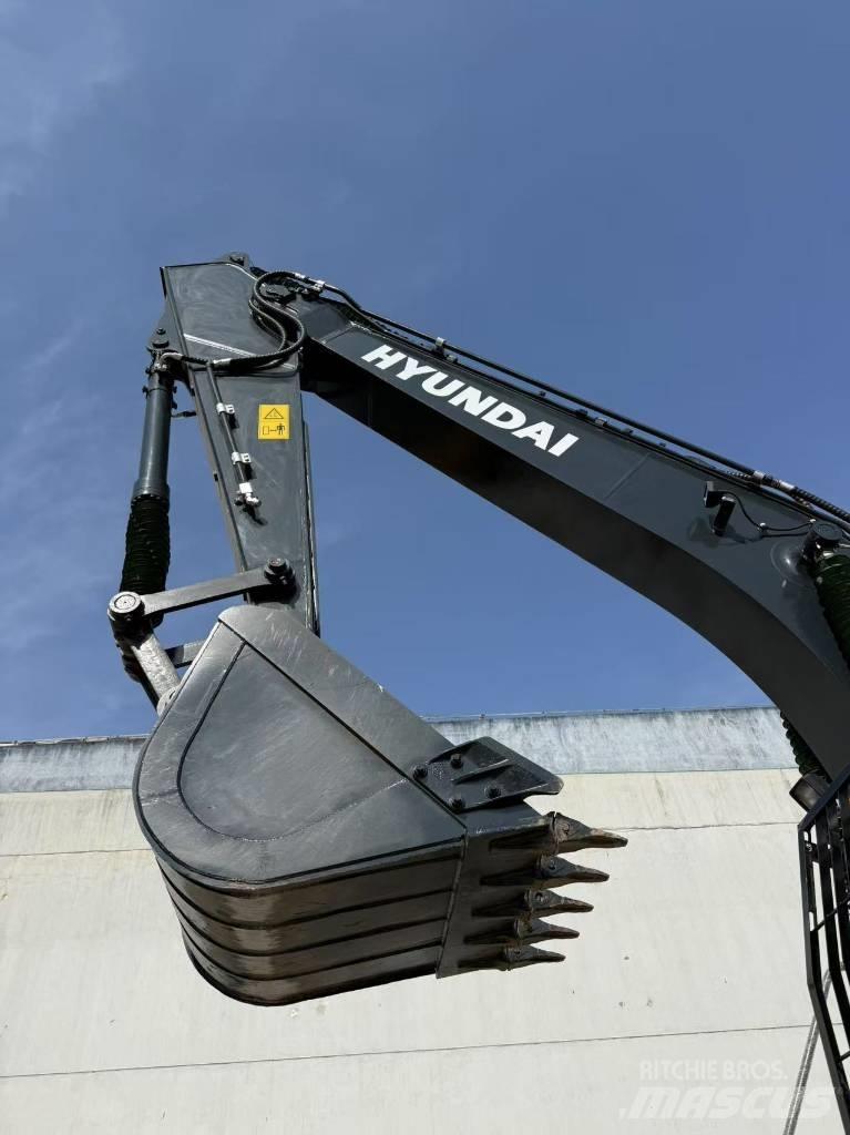 Hyundai R220-9S Bandgrävare