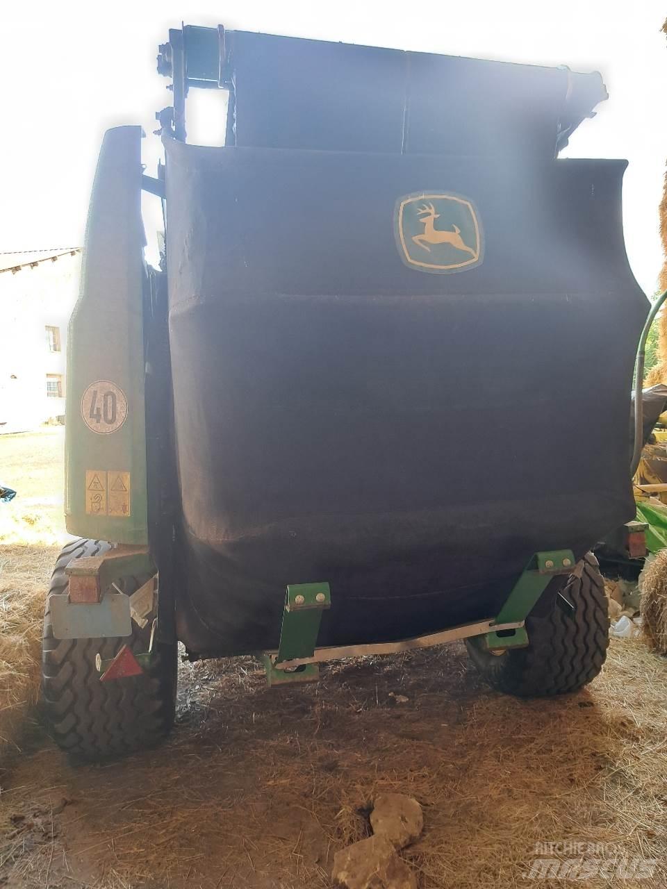 John Deere 990 Rundbalspressar