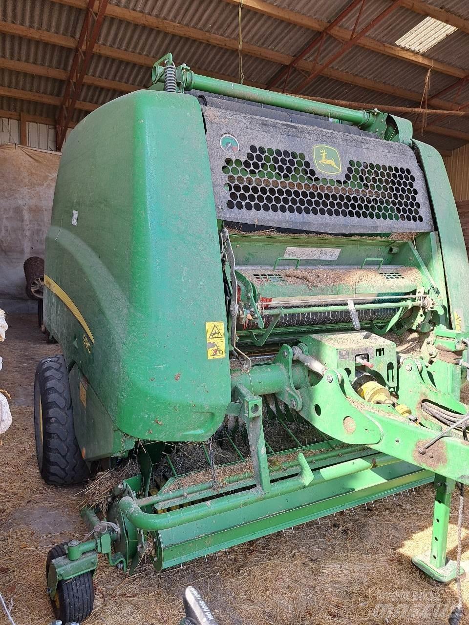 John Deere 990 Rundbalspressar