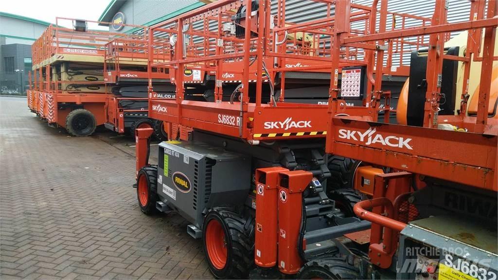 SkyJack 6832RT Saxliftar