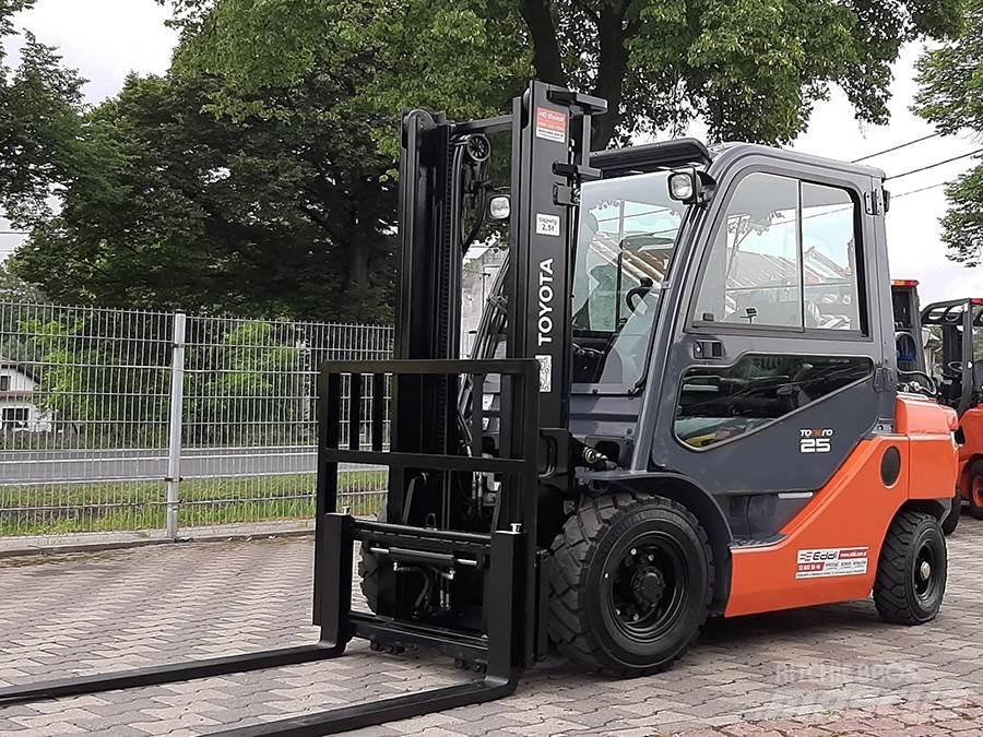 Toyota 02-8FGF25 Gasolmotviktstruckar