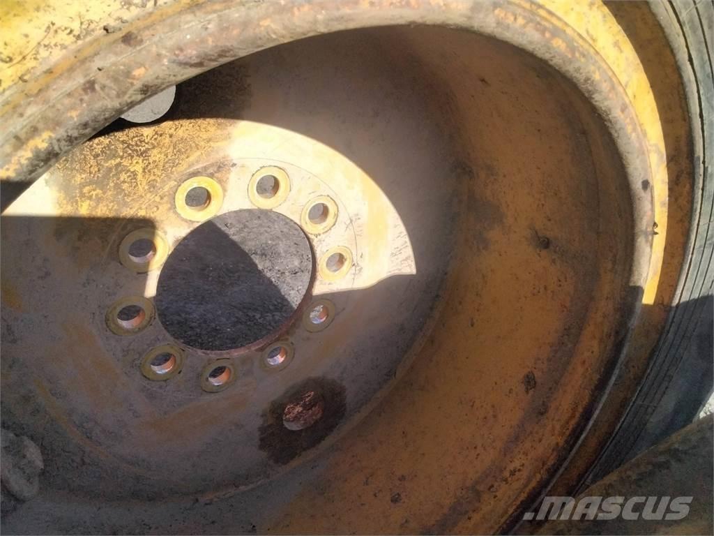 Rottne 2004 14-25 Däck, hjul och fälgar