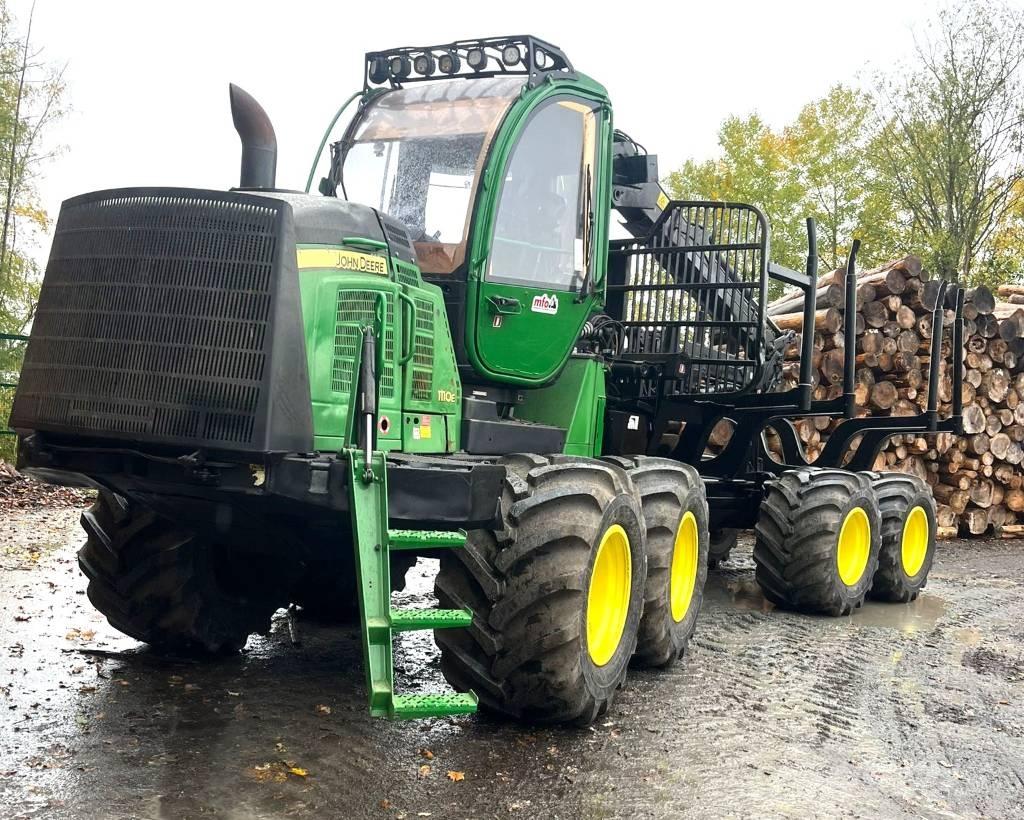 John Deere 1110 E Skotare