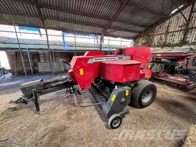 Massey Ferguson 1842 Fyrkantspressar