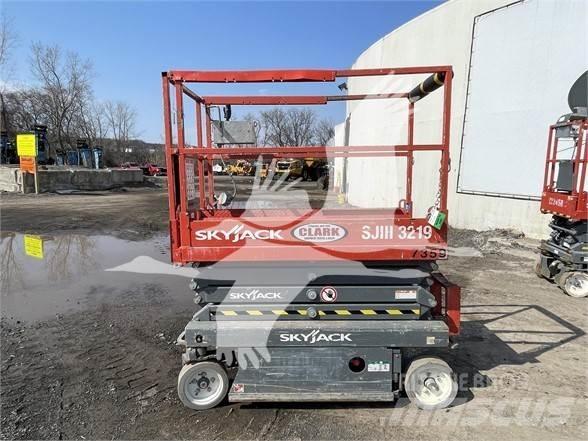 SkyJack SJ3219 Saxliftar