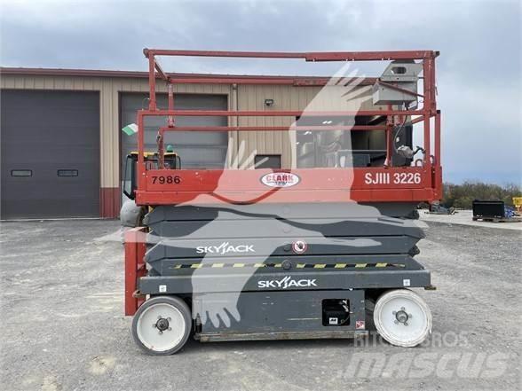 SkyJack SJ3226 Saxliftar