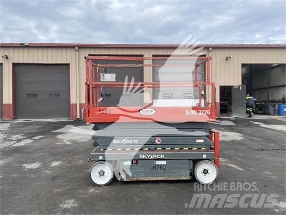 SkyJack SJ3226 Saxliftar