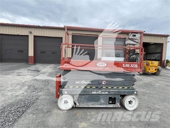 SkyJack SJ3226 Saxliftar