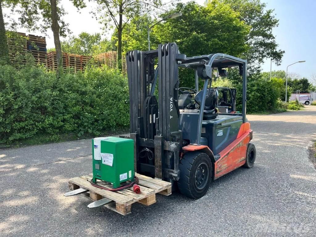 Toyota 8FBMT45 Elmotviktstruckar