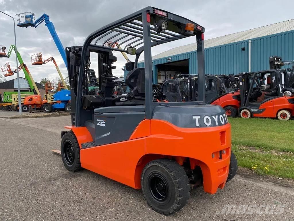 Toyota 8FBMT45 Elmotviktstruckar