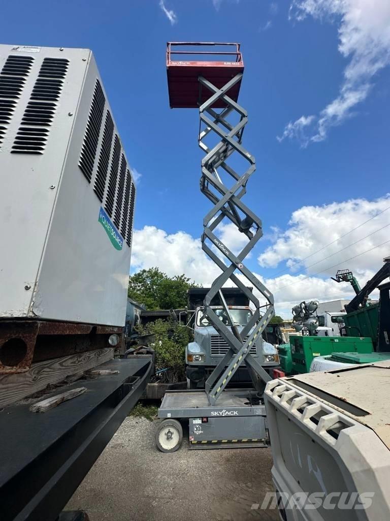 JLG 32 Lift Saxliftar