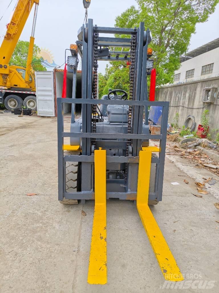 Komatsu FD 30 T-17 Dieselmotviktstruckar
