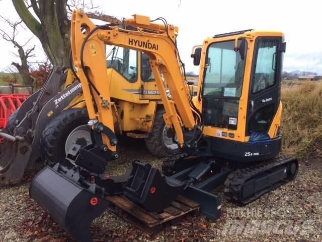 Hyundai R25 AK Minigrävare < 7t