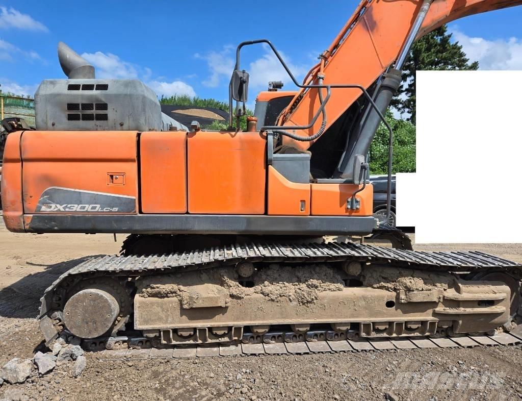 Doosan DX 300 LC-5 Bandgrävare