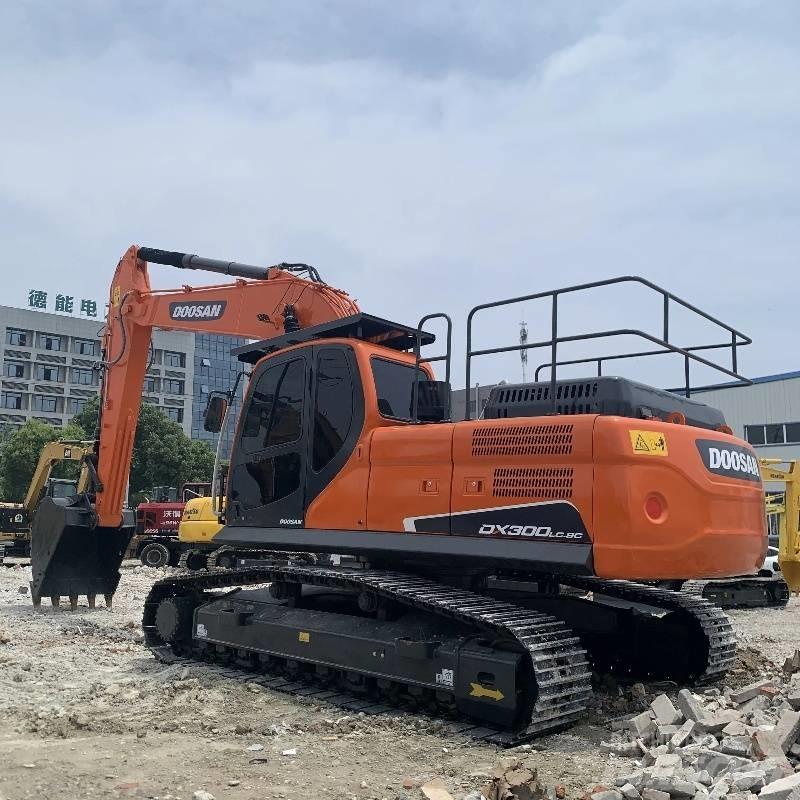 Doosan DX 300 Bandgrävare