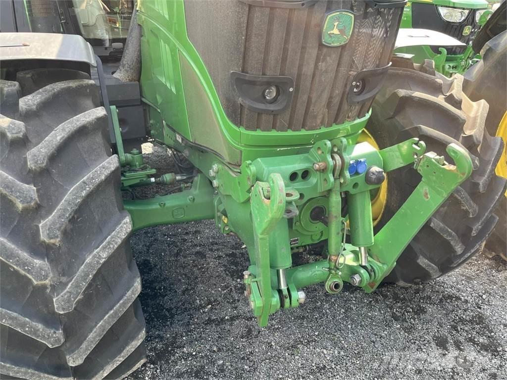 John Deere 6210R Traktorer