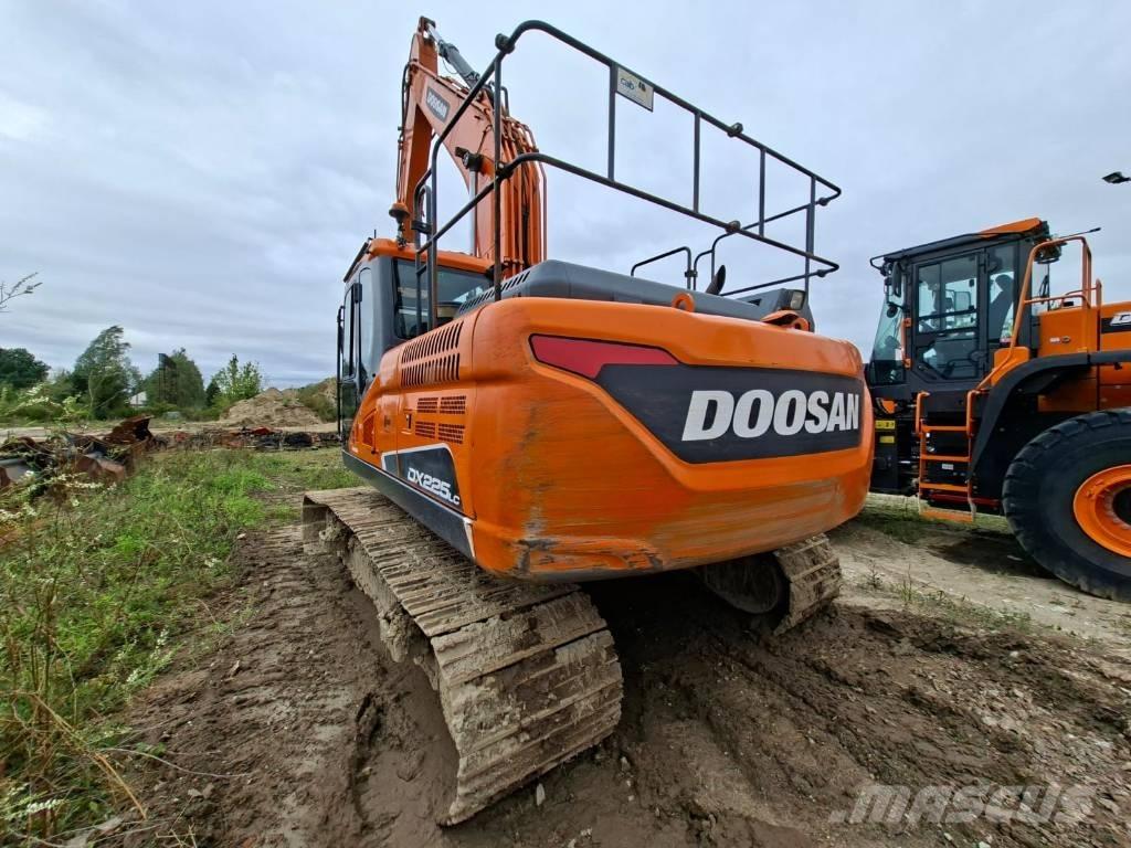 Doosan DX 225 LC-5 Bandgrävare