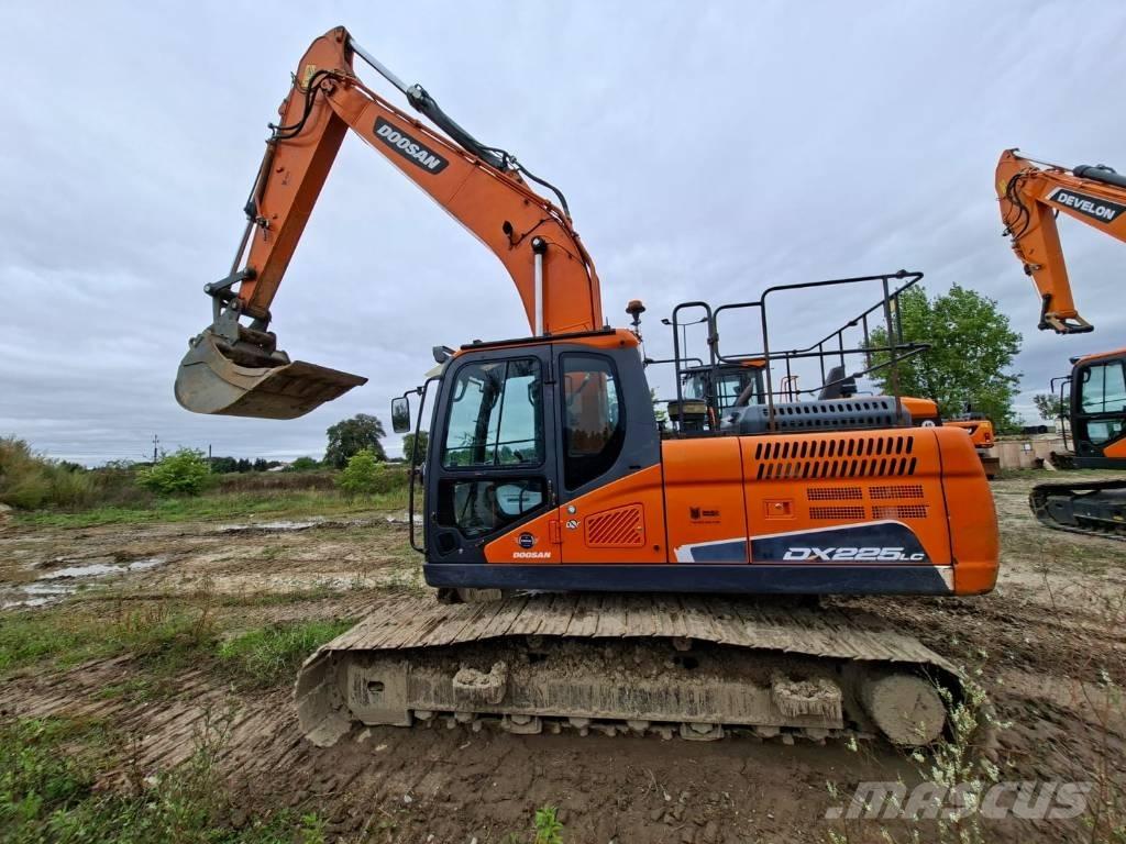 Doosan DX 225 LC-5 Bandgrävare