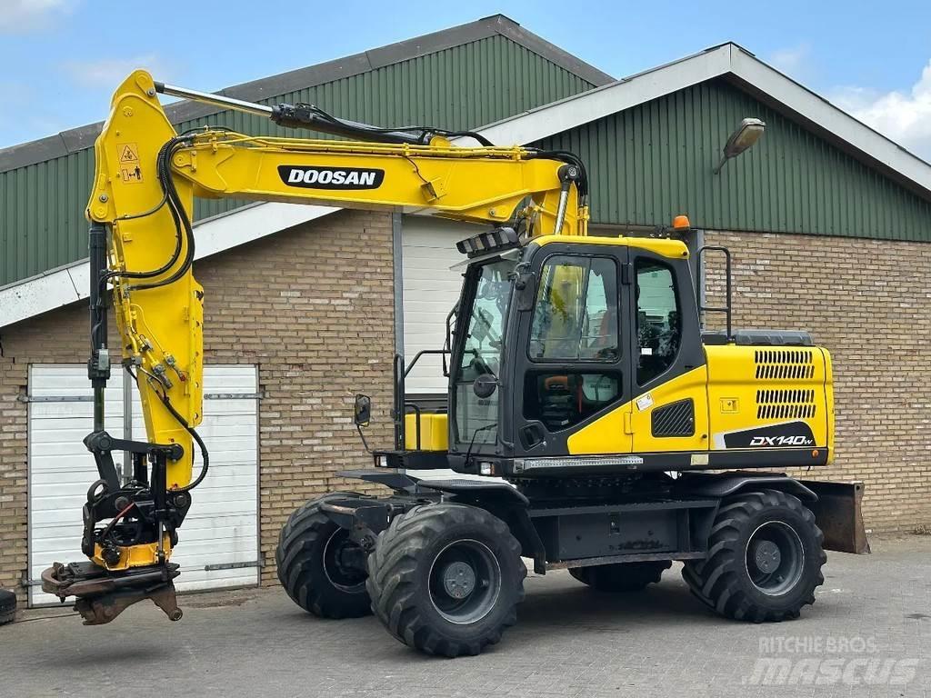 Doosan DX140W-5 Hjulgrävare