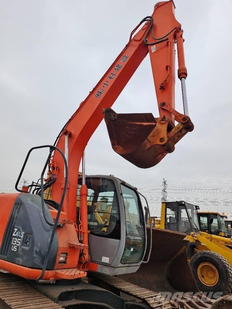 Hitachi ZX 135 US Bandgrävare