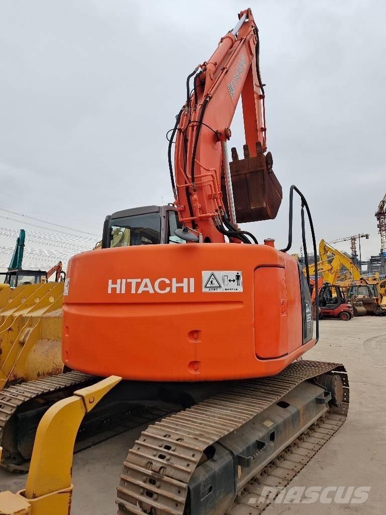 Hitachi ZX 135 US Bandgrävare