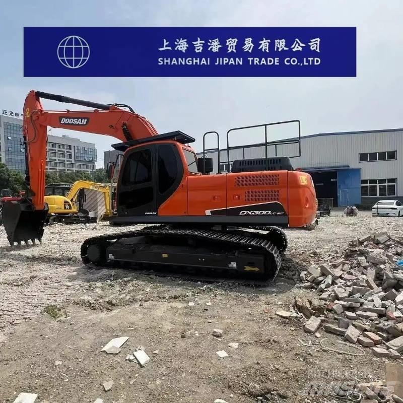 Doosan DX 300 Bandgrävare