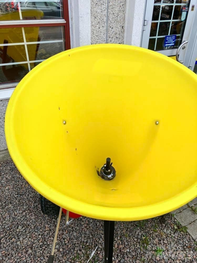  Cosmo PTP s300 Sand- och saltspridare