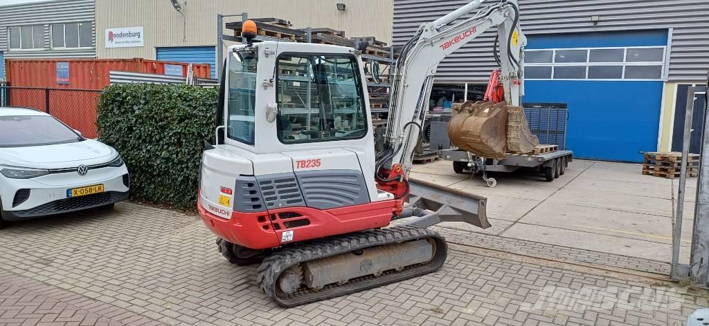 Takeuchi TB 235 CR Minigrävare < 7t