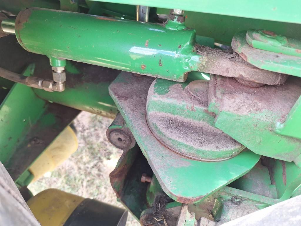 John Deere 328 Slåtterkrossar