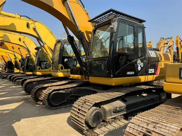 CAT 325 D L Bandgrävare
