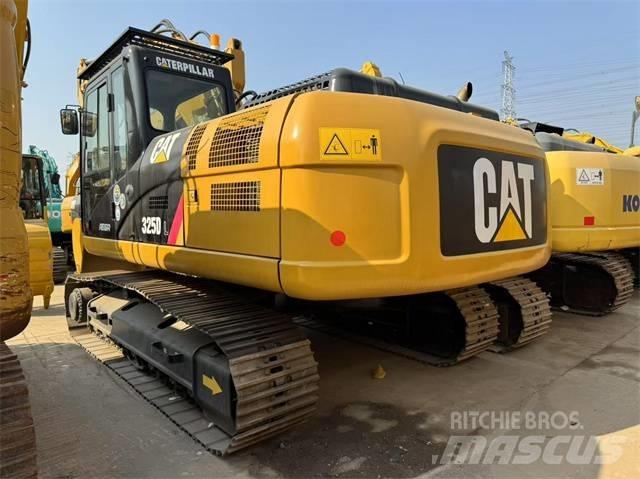 CAT 325 D L Bandgrävare