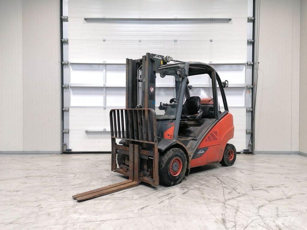 Linde H30T-02 Gasolmotviktstruckar