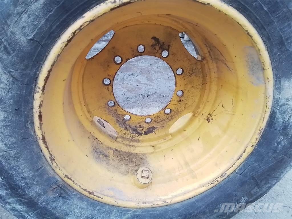 Ösa 250 20x26,5 Däck, hjul och fälgar