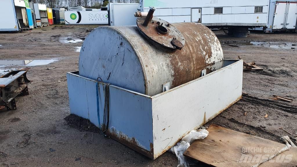  FUEL TANK Tankbehållare