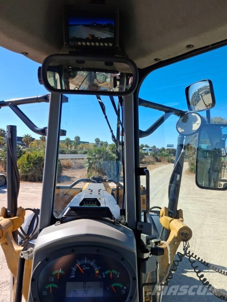 CAT 120 M 2 AWD Väghyvlar