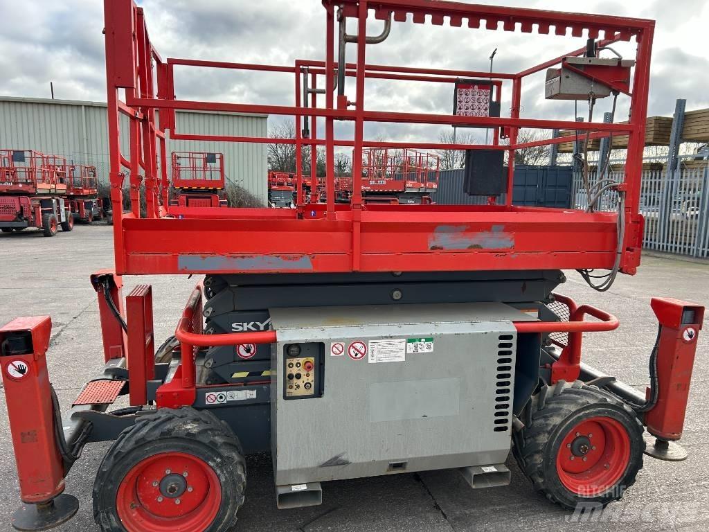 SkyJack SJ 6832 Saxliftar