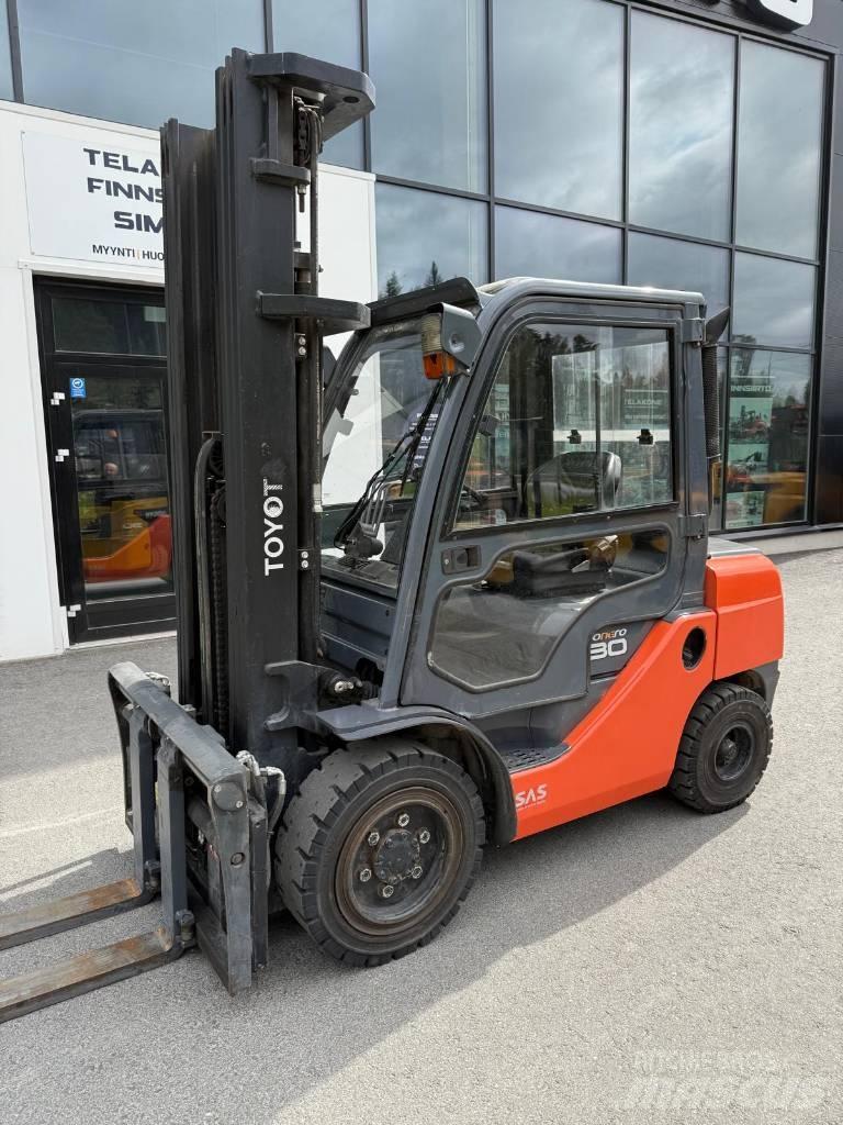 Toyota 02-8 FDF 30 Dieselmotviktstruckar