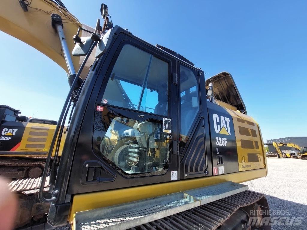 CAT 326 F L Bandgrävare