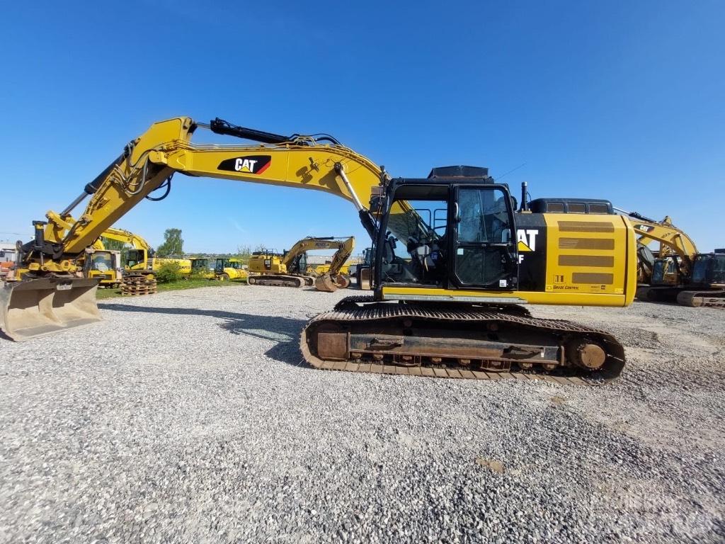 CAT 326 F L Bandgrävare