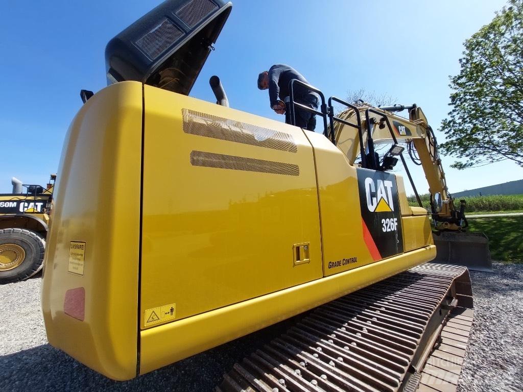 CAT 326 F L Bandgrävare