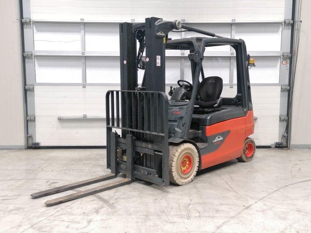 Linde E30L-01 Elmotviktstruckar