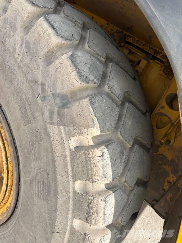 Bell B 30 E Midjestyrd dumper