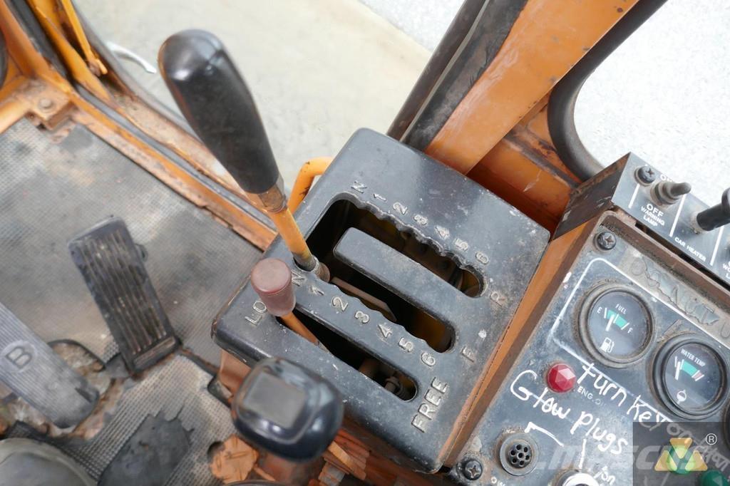 Mitsubishi MG300 Väghyvlar